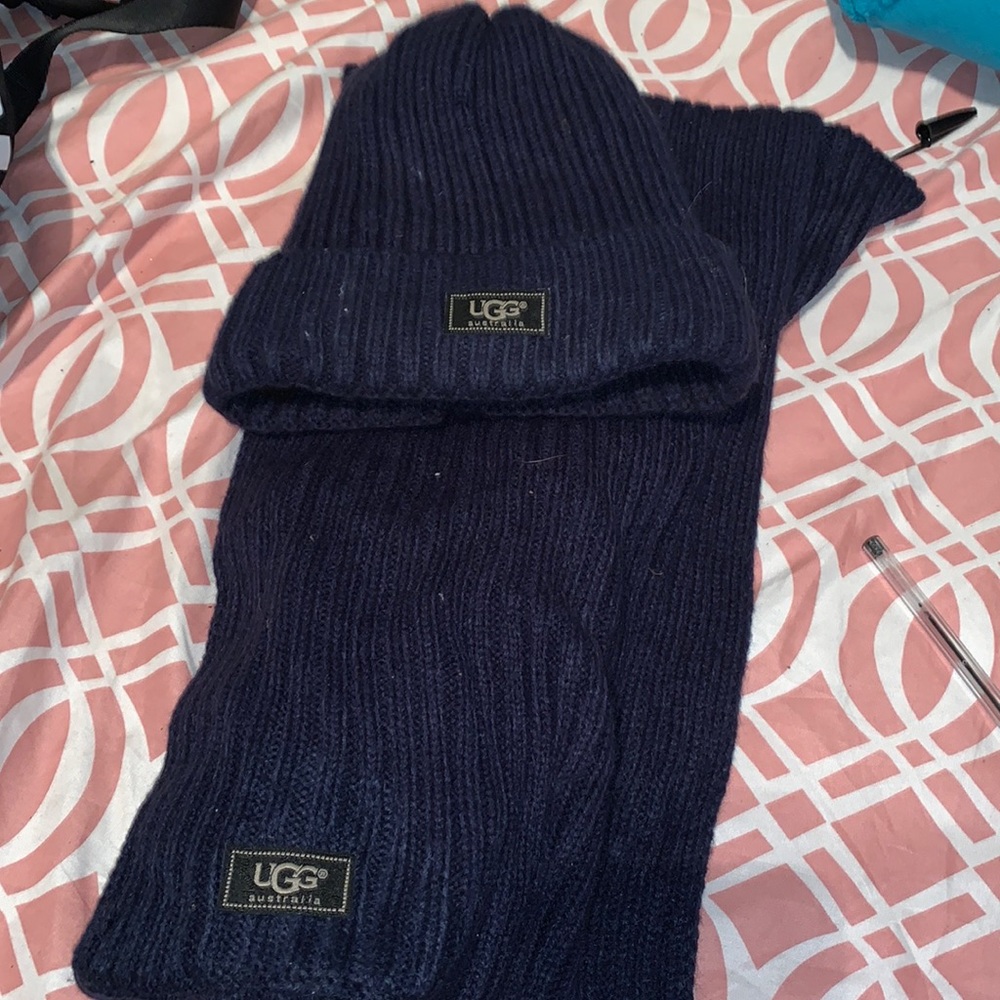 Ugg Hate &Scarf Set